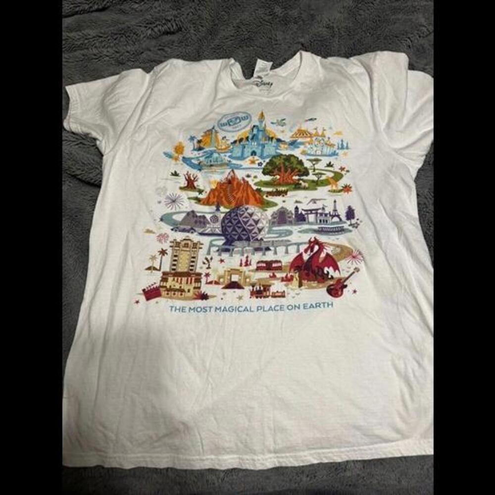 DisneyDisney World "The Most Magical Place on Earth" Graphic T-Shirt – Size L